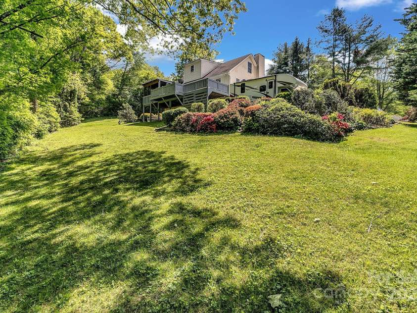 18 Surrey Run, Asheville, NC 28803.  MLS# CAR4250813, YatesRealty ID 13558. 