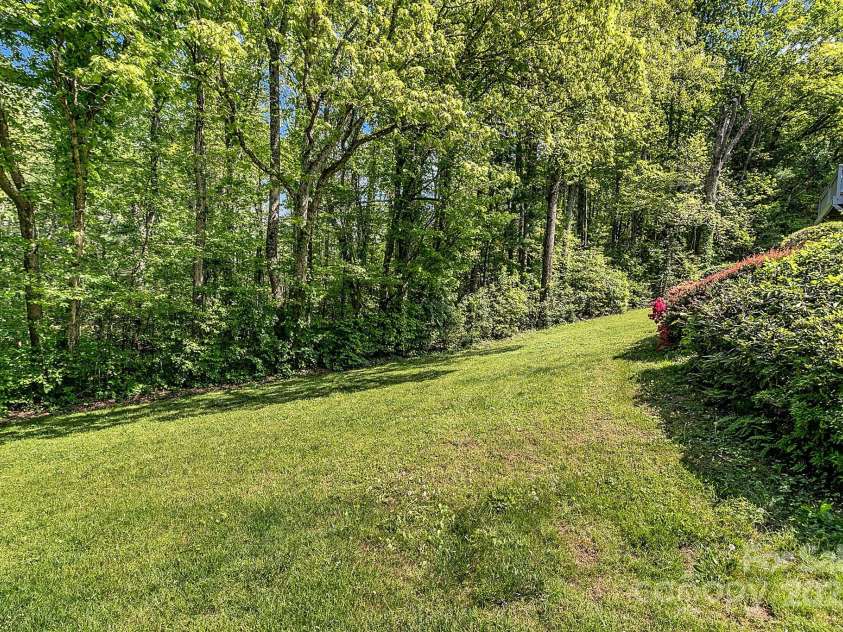 18 Surrey Run, Asheville, NC 28803.  MLS# CAR4250813, YatesRealty ID 13558. 