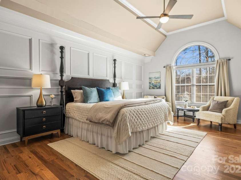 7812 Burning Ridge Drive, Stanley, NC 28164.  MLS# CAR4222932, YatesRealty ID 1356. Spacious primary bedroom with unique dual-pitch ceiling and picture frame molding