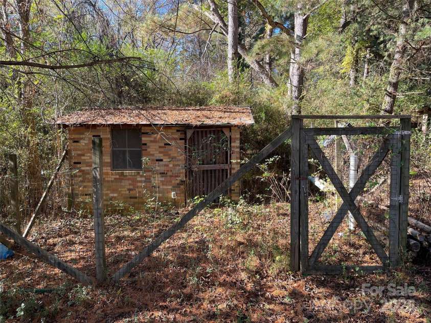 8725 Bringle Ferry Road, Salisbury, NC 28146.  MLS# CAR4218468, YatesRealty ID 1356. Brick outbuilding with enclosure