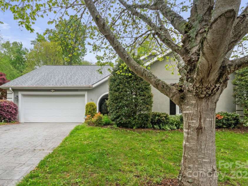 57 Stonebridge Drive, Asheville, NC 28805.  MLS# CAR4216613, YatesRealty ID 13561. 