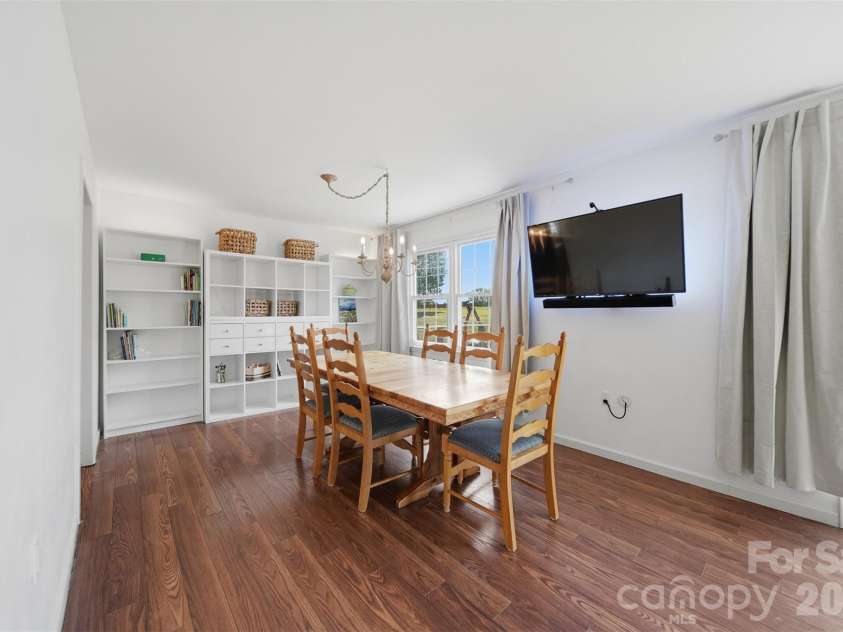 1730 Hamilton Street, Hickory, NC 28602.  MLS# CAR4368375, YatesRealty ID 13562. Dining area