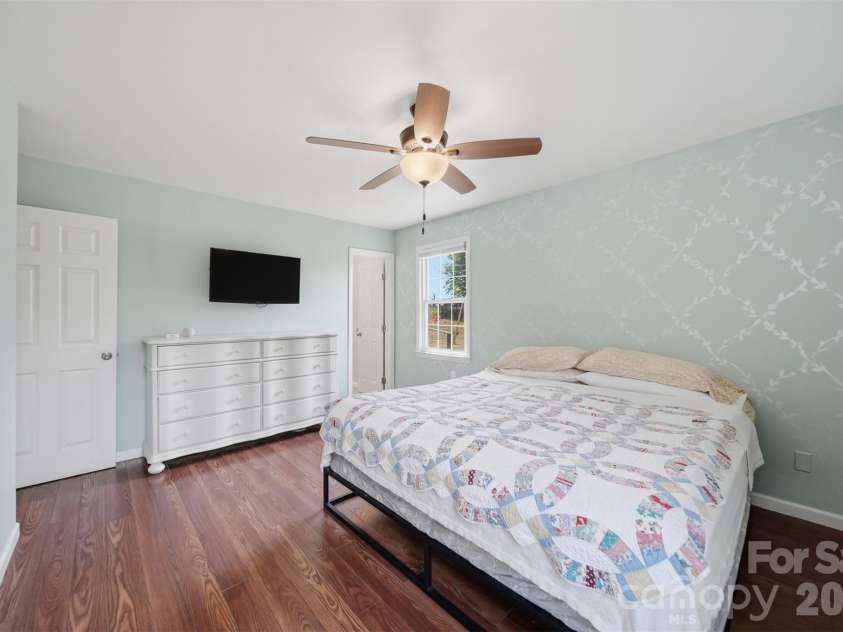 1730 Hamilton Street, Hickory, NC 28602.  MLS# CAR4368375, YatesRealty ID 13562. Spacious primary bedroom