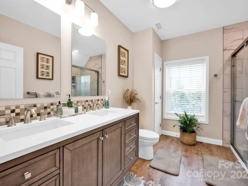 126 Top Flite Drive, Statesville, NC 28677.  MLS# CAR4245940, YatesRealty ID 13563. Upstairs full bath