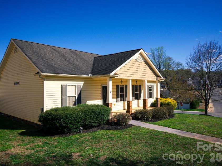 1009 Preston Drive, Lowell, NC 28098.  MLS# CAR4357037, YatesRealty ID 13567. 