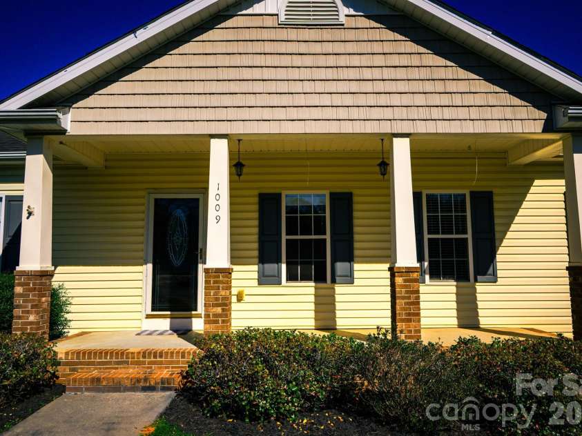 1009 Preston Drive, Lowell, NC 28098.  MLS# CAR4357037, YatesRealty ID 13567. 