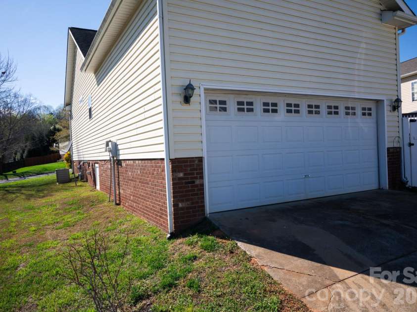 1009 Preston Drive, Lowell, NC 28098.  MLS# CAR4357037, YatesRealty ID 13567. 