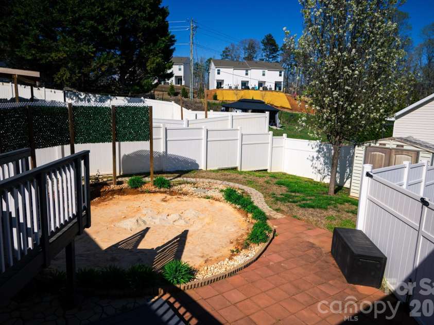 1009 Preston Drive, Lowell, NC 28098.  MLS# CAR4357037, YatesRealty ID 13567. 
