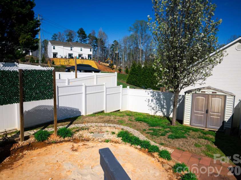 1009 Preston Drive, Lowell, NC 28098.  MLS# CAR4357037, YatesRealty ID 13567. 