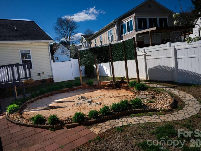 1009 Preston Drive, Lowell, NC 28098.  MLS# CAR4357037, YatesRealty ID 13567. 