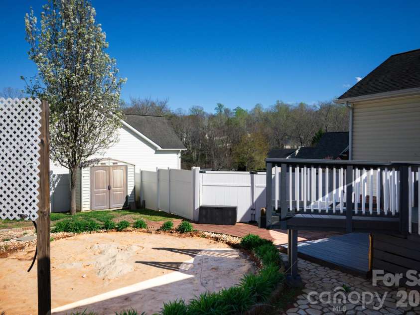 1009 Preston Drive, Lowell, NC 28098.  MLS# CAR4357037, YatesRealty ID 13567. 