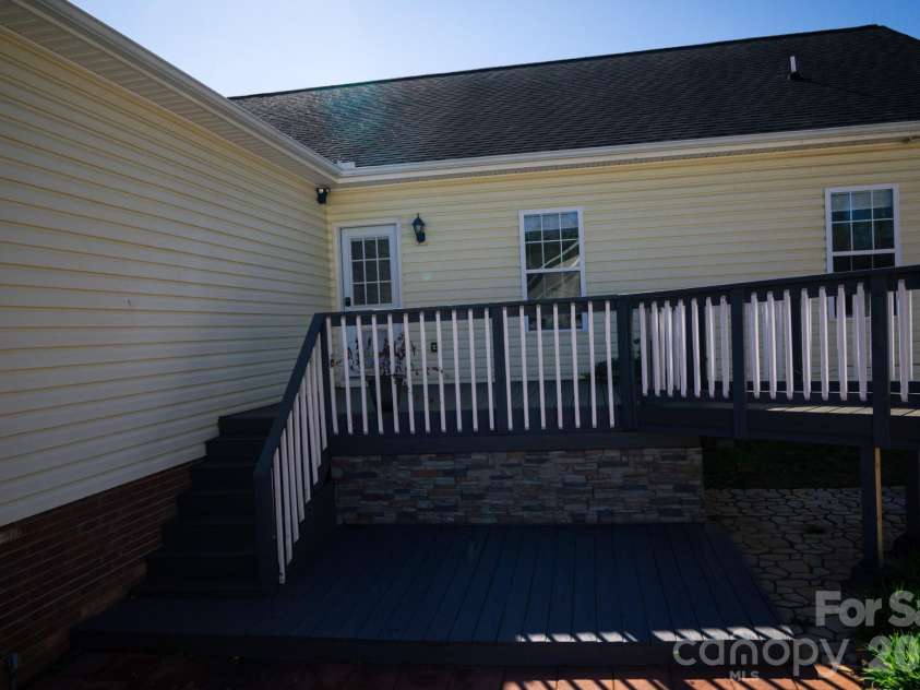 1009 Preston Drive, Lowell, NC 28098.  MLS# CAR4357037, YatesRealty ID 13567. 