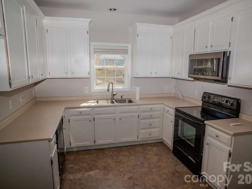 1009 Preston Drive, Lowell, NC 28098.  MLS# CAR4357037, YatesRealty ID 13567. 