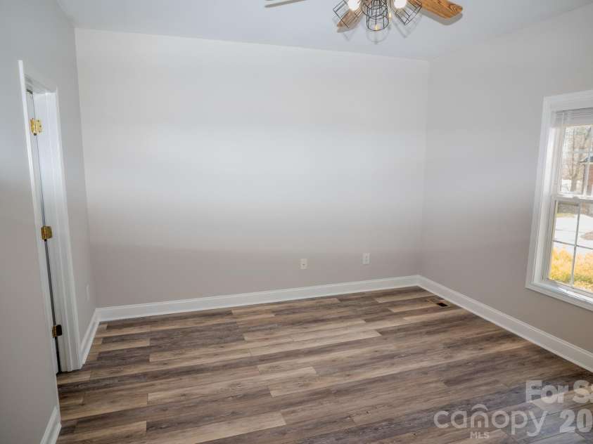 1009 Preston Drive, Lowell, NC 28098.  MLS# CAR4357037, YatesRealty ID 13567. 