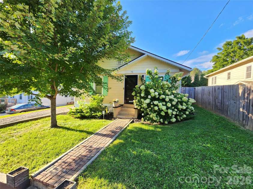 71 Fifth Avenue, Asheville, NC 28806.  MLS# CAR4290691, YatesRealty ID 13569. 