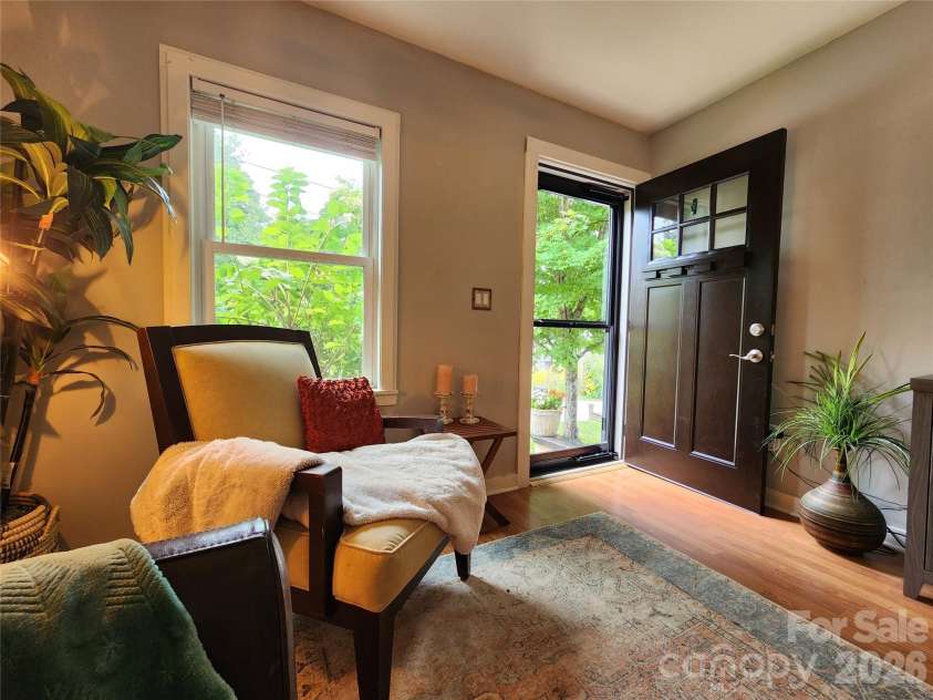 71 Fifth Avenue, Asheville, NC 28806.  MLS# CAR4290691, YatesRealty ID 13569. 