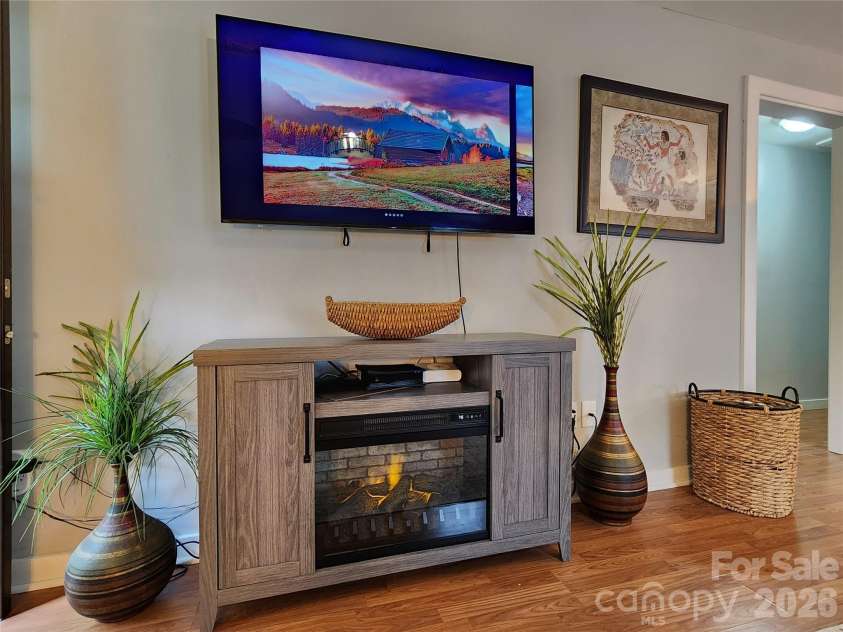 71 Fifth Avenue, Asheville, NC 28806.  MLS# CAR4290691, YatesRealty ID 13569. 