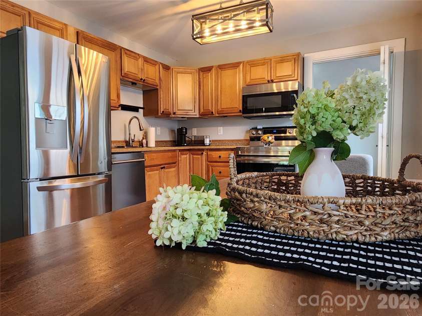 71 Fifth Avenue, Asheville, NC 28806.  MLS# CAR4290691, YatesRealty ID 13569. 