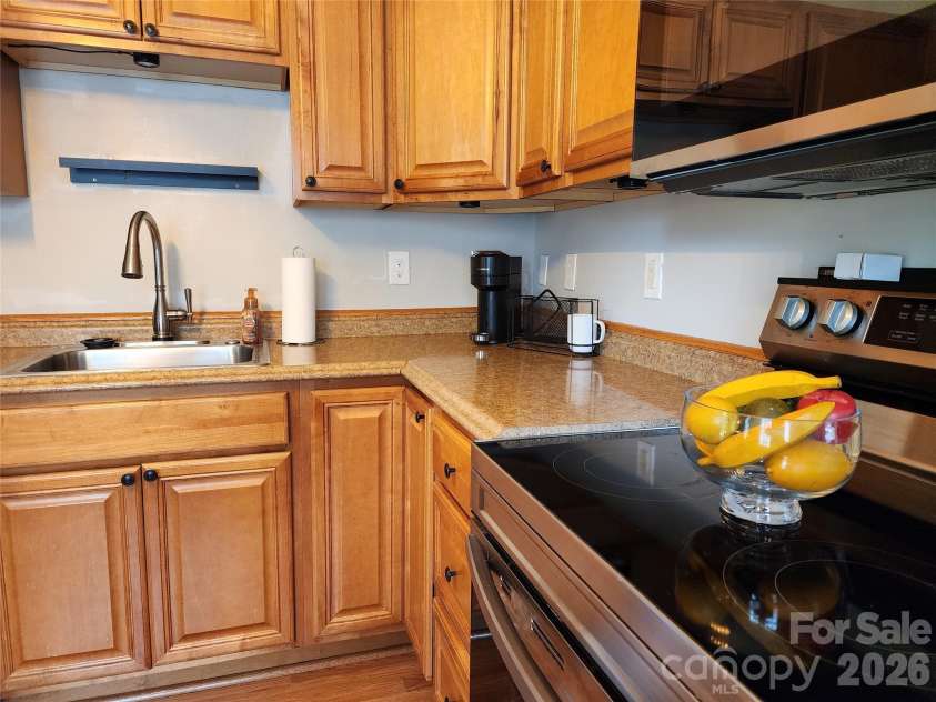 71 Fifth Avenue, Asheville, NC 28806.  MLS# CAR4290691, YatesRealty ID 13569. 
