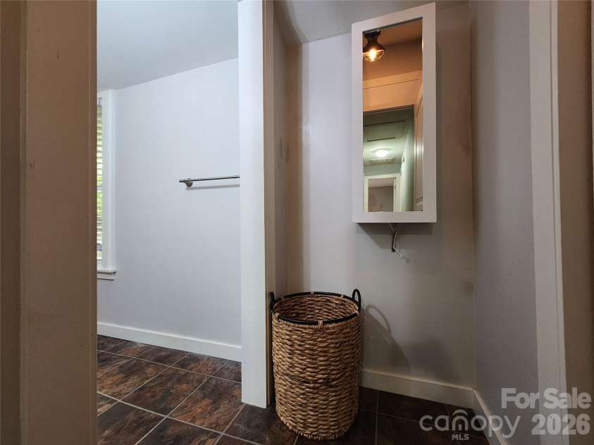 71 Fifth Avenue, Asheville, NC 28806.  MLS# CAR4290691, YatesRealty ID 13569. 
