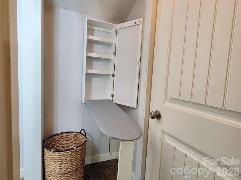 71 Fifth Avenue, Asheville, NC 28806.  MLS# CAR4290691, YatesRealty ID 13569. 