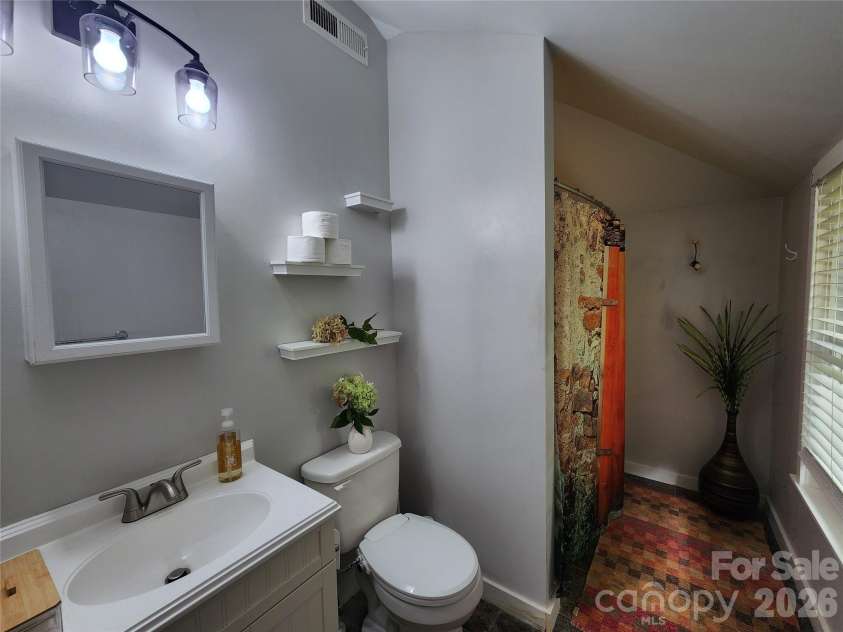 71 Fifth Avenue, Asheville, NC 28806.  MLS# CAR4290691, YatesRealty ID 13569. 