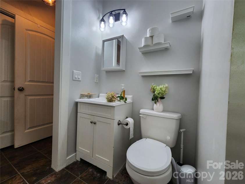 71 Fifth Avenue, Asheville, NC 28806.  MLS# CAR4290691, YatesRealty ID 13569. 