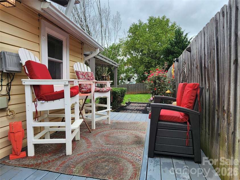 71 Fifth Avenue, Asheville, NC 28806.  MLS# CAR4290691, YatesRealty ID 13569. 