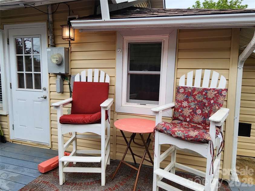 71 Fifth Avenue, Asheville, NC 28806.  MLS# CAR4290691, YatesRealty ID 13569. 