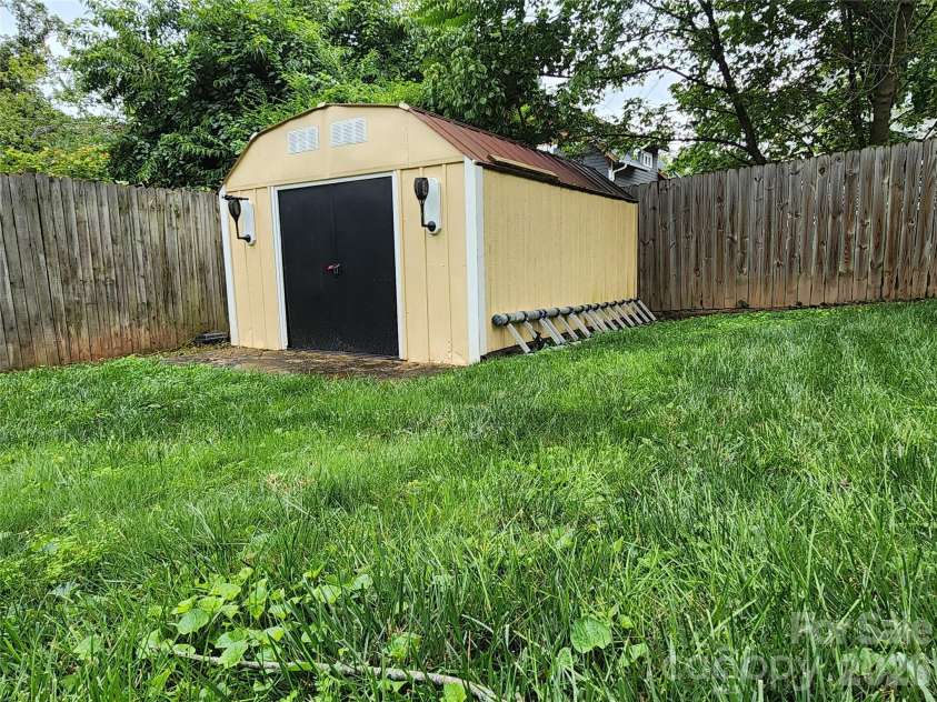 71 Fifth Avenue, Asheville, NC 28806.  MLS# CAR4290691, YatesRealty ID 13569. 
