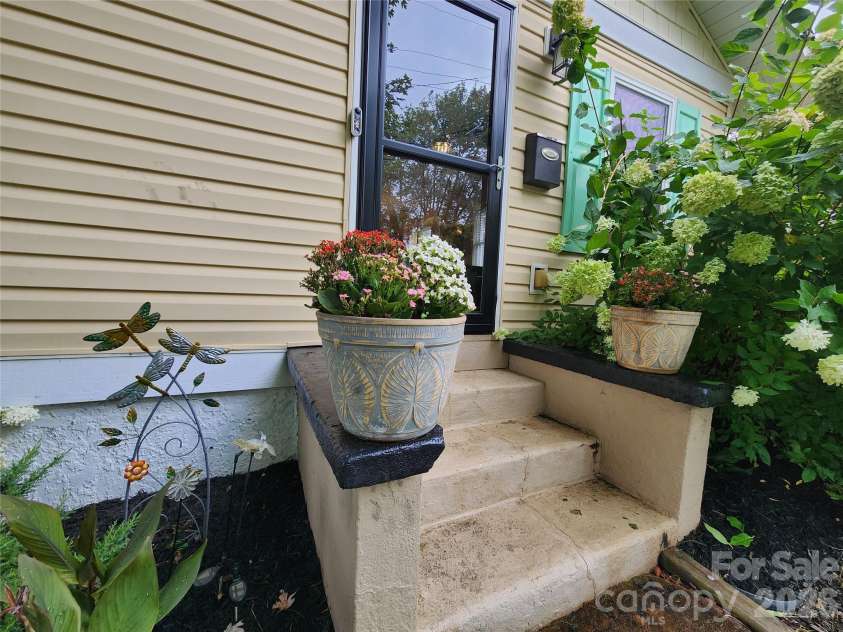 71 Fifth Avenue, Asheville, NC 28806.  MLS# CAR4290691, YatesRealty ID 13569. 