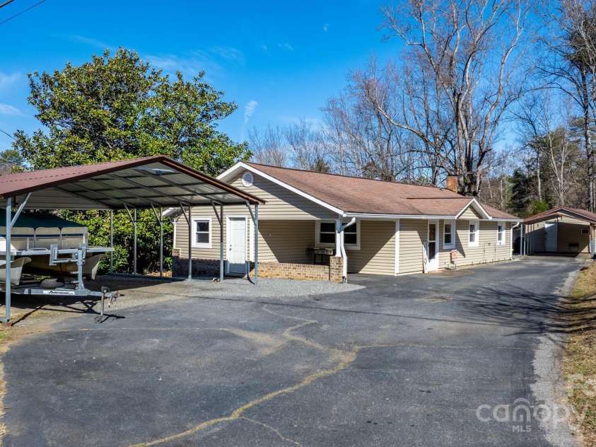 4196 Mountain View Circle, Lenoir, NC 28645.  MLS# CAR4227703, YatesRealty ID 1357. 