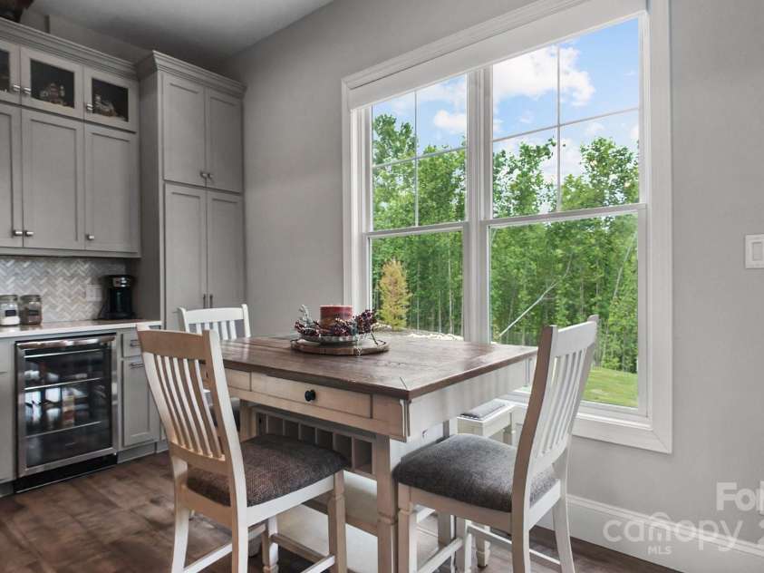 5360 Low Country Road, Lenoir, NC 28645.  MLS# CAR4252044, YatesRealty ID 1357. Breakfast/eating area