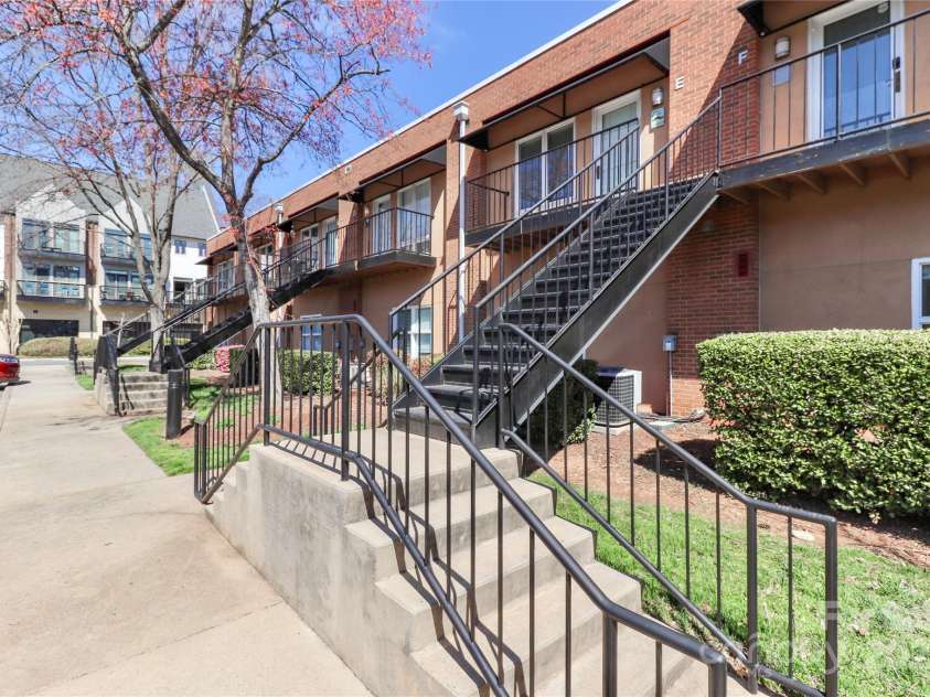 452 Main Street, Davidson, NC 28036.  MLS# CAR4233855, YatesRealty ID 13570. 