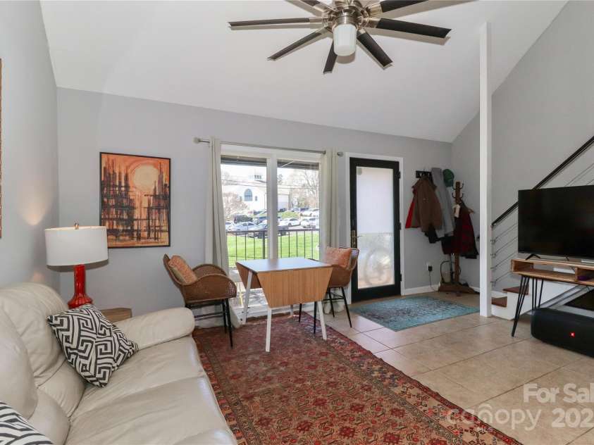 452 Main Street, Davidson, NC 28036.  MLS# CAR4233855, YatesRealty ID 13570. Front door and foyer