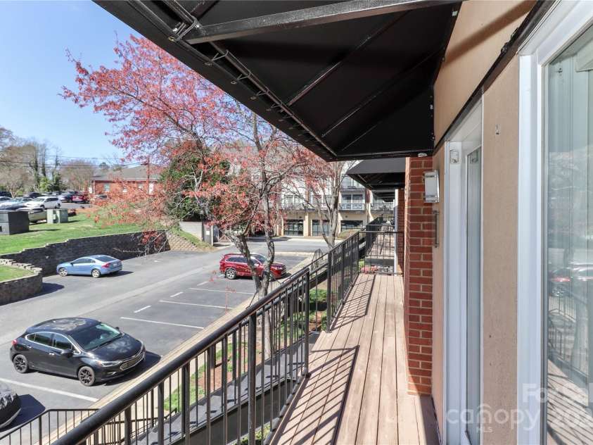 452 Main Street, Davidson, NC 28036.  MLS# CAR4233855, YatesRealty ID 13570. Nice front porch