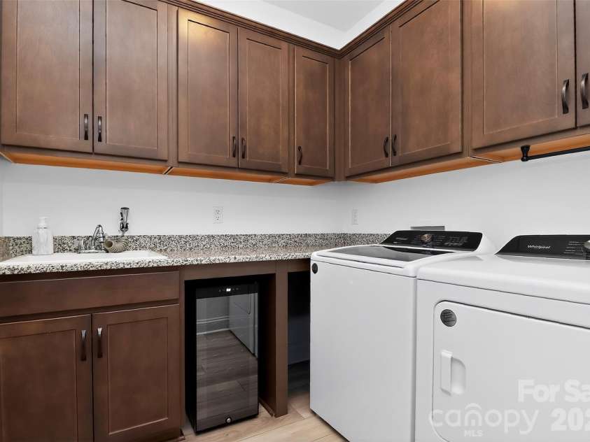 709 Hinterland Lane, Matthews, NC 28104.  MLS# CAR4358766, YatesRealty ID 13570. 