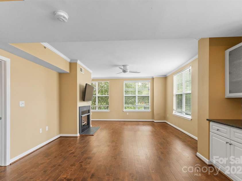 405 7th Street, Charlotte, NC 28202.  MLS# CAR4295582, YatesRealty ID 13571. 