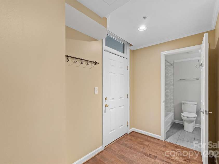 405 7th Street, Charlotte, NC 28202.  MLS# CAR4295582, YatesRealty ID 13571. 