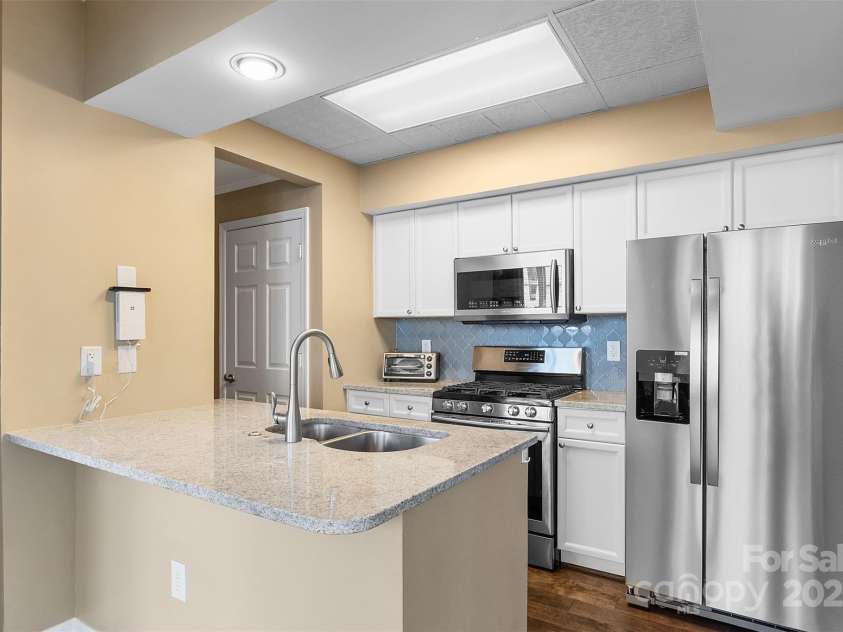 405 7th Street, Charlotte, NC 28202.  MLS# CAR4295582, YatesRealty ID 13571. 