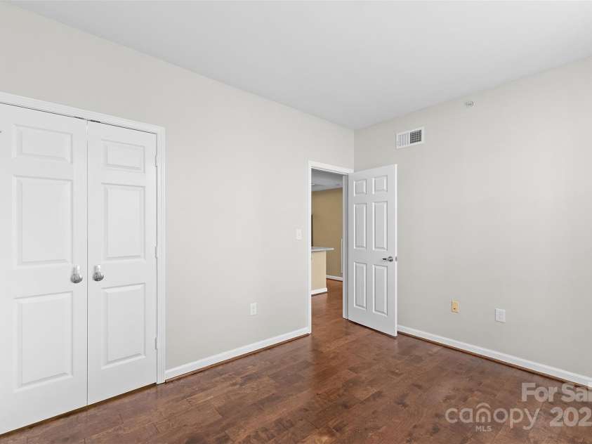 405 7th Street, Charlotte, NC 28202.  MLS# CAR4295582, YatesRealty ID 13571. 