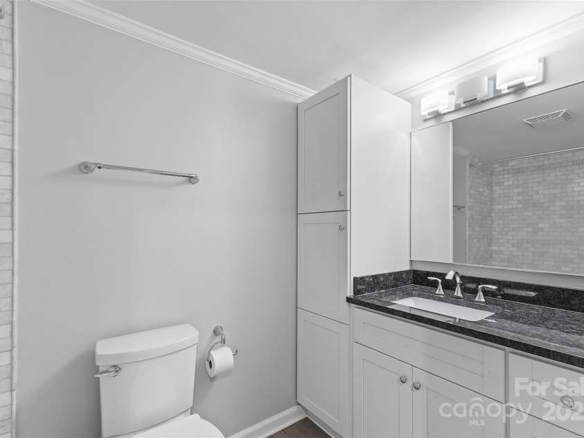 405 7th Street, Charlotte, NC 28202.  MLS# CAR4295582, YatesRealty ID 13571. 