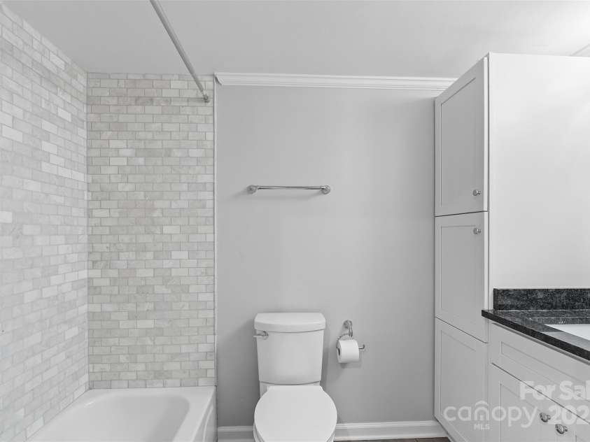 405 7th Street, Charlotte, NC 28202.  MLS# CAR4295582, YatesRealty ID 13571. 