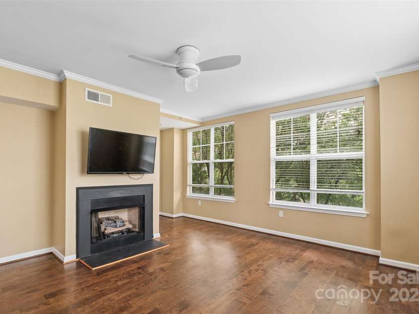 405 7th Street, Charlotte, NC 28202.  MLS# CAR4295582, YatesRealty ID 13571. 