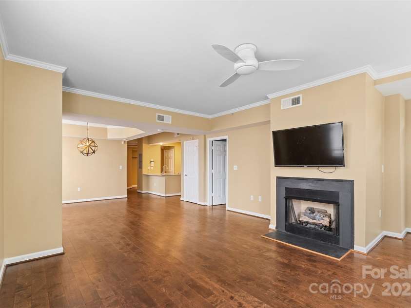 405 7th Street, Charlotte, NC 28202.  MLS# CAR4295582, YatesRealty ID 13571. 