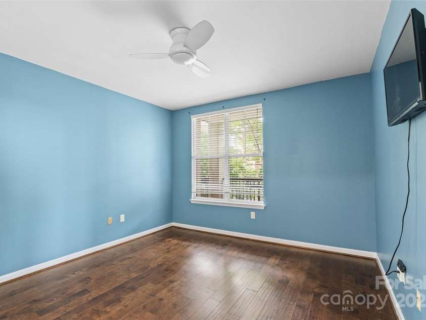 405 7th Street, Charlotte, NC 28202.  MLS# CAR4295582, YatesRealty ID 13571. 