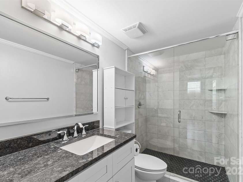 405 7th Street, Charlotte, NC 28202.  MLS# CAR4295582, YatesRealty ID 13571. 