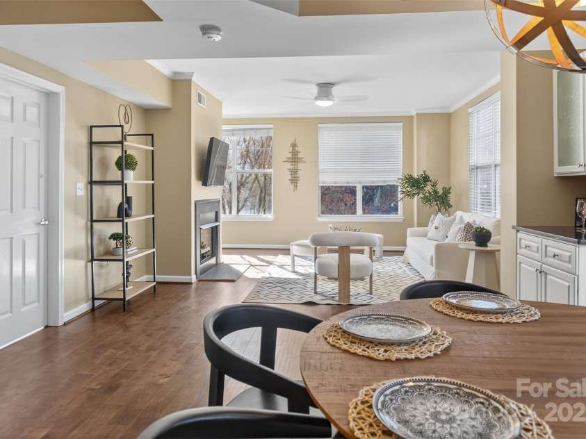 405 7th Street, Charlotte, NC 28202.  MLS# CAR4295582, YatesRealty ID 13571. 