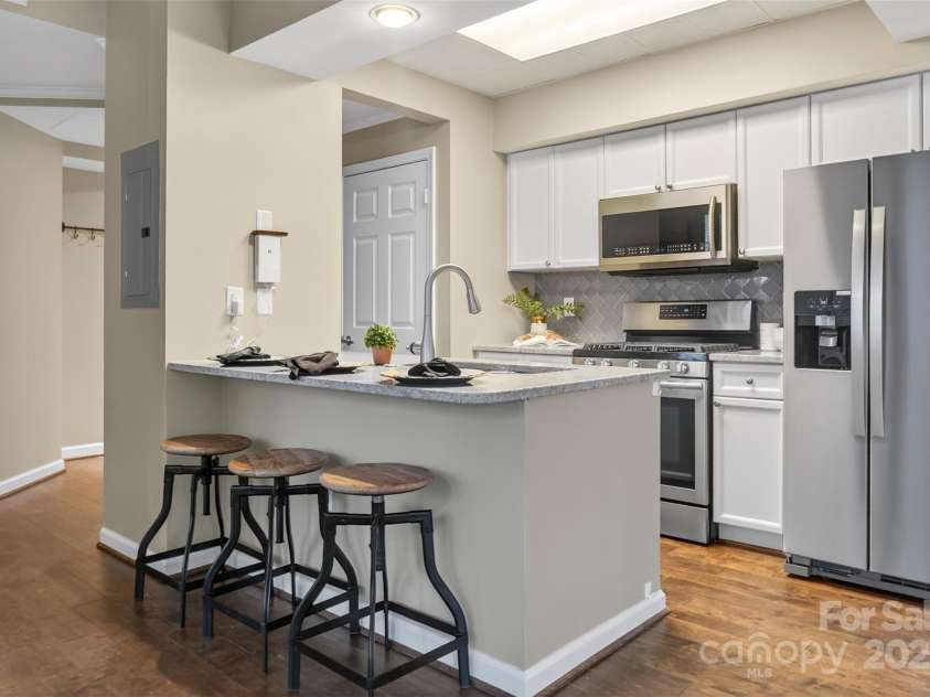 405 7th Street, Charlotte, NC 28202.  MLS# CAR4295582, YatesRealty ID 13571. 