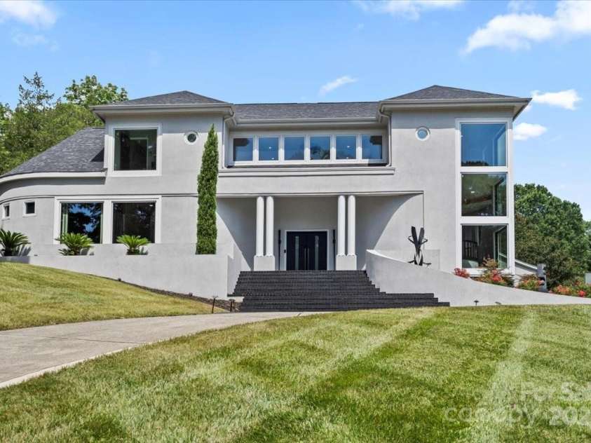 4129 Carnoustie Lane, Charlotte, NC 28210.  MLS# CAR4278123, YatesRealty ID 13572. 